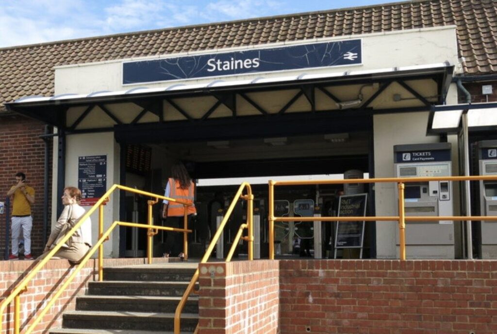 Train Chaos Hits Surrey: All Lines Between Barnes and Staines Slammed Shut – UKNIP
