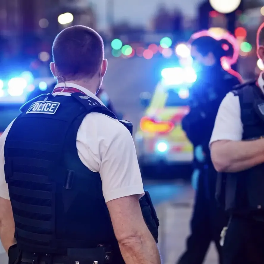Teen Injured in Fencepiece Road Bus Stop Brawl – Police Hunt Attackers and Mystery Jogger Hero