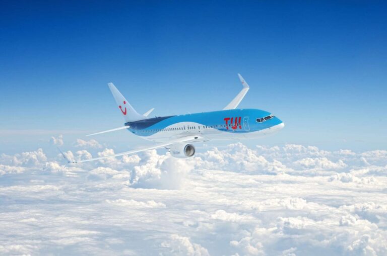 TUI Flight Diverts to Gatwick Following Emergency Declaration Over France