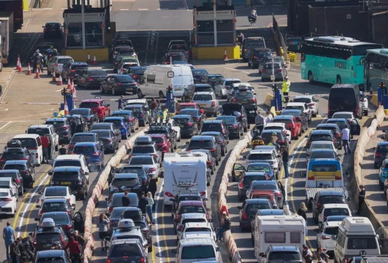 Dover Experiences 4-Hour Delays Amid Bank Holiday Heatwave Preparations