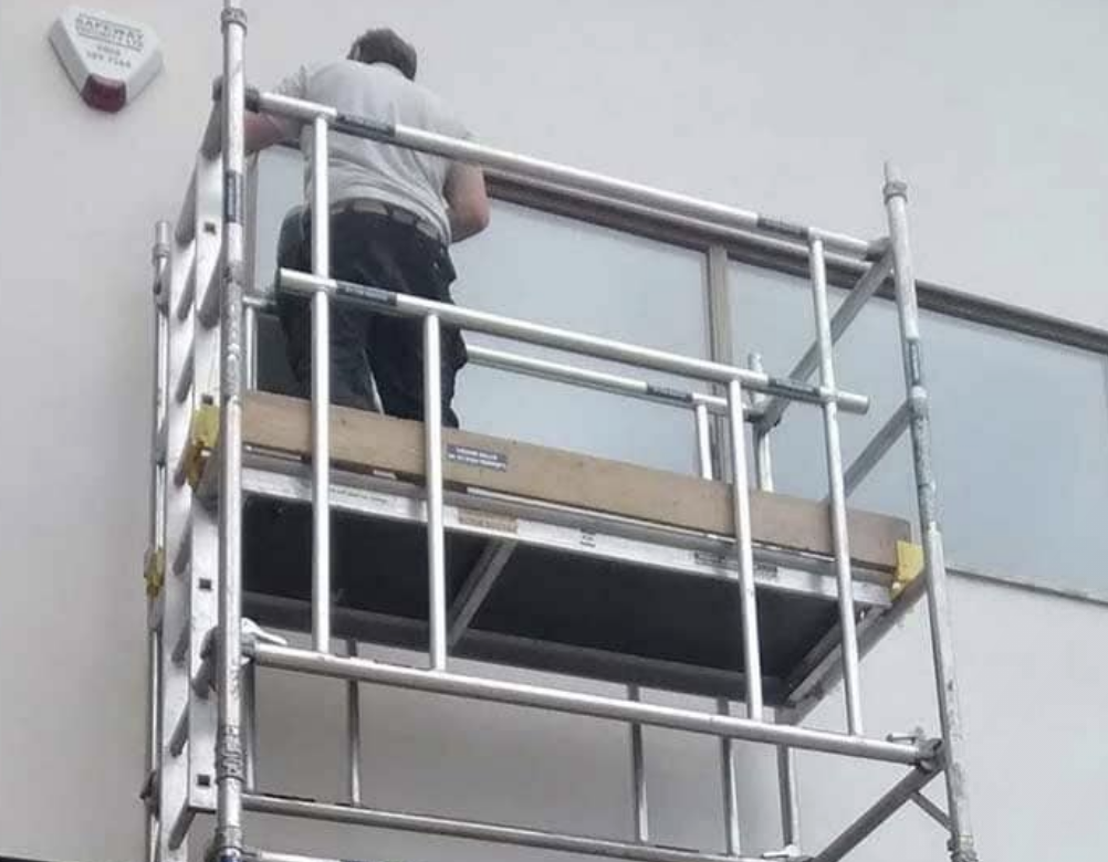 Key Safety Features to Consider in a Mobile Access Tower