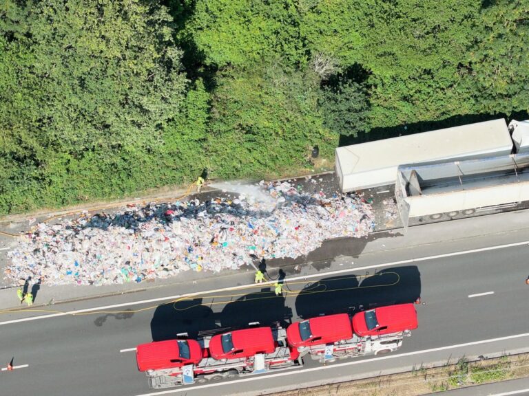 Firefighters Extinguish HGV Trailer Blaze on A34 Near Wash Common